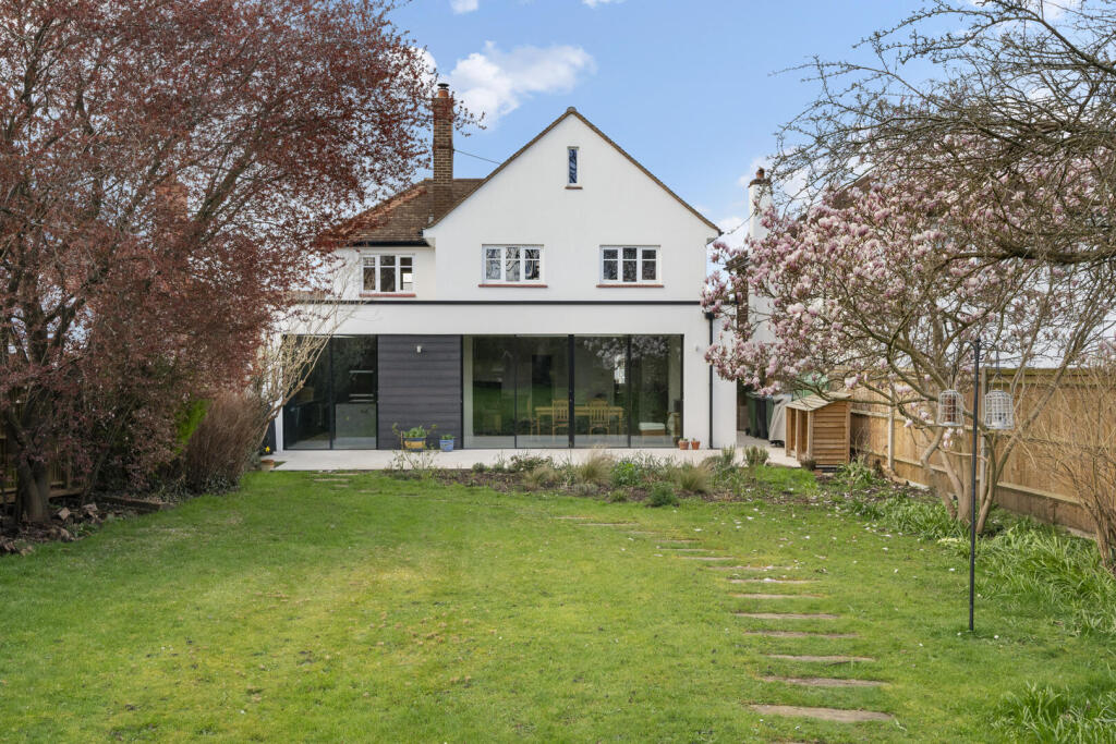 Oaken Drive, Claygate, Esher photo 2