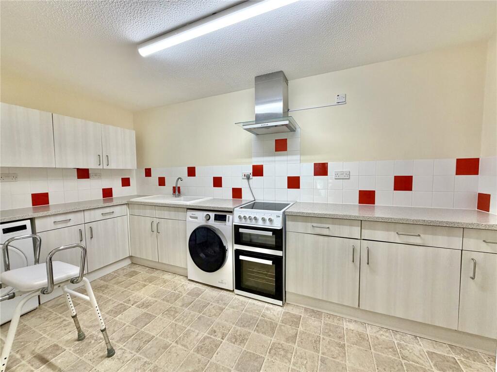 St. Georges Road East, Aldershot, Hampshire, GU12 photo 4