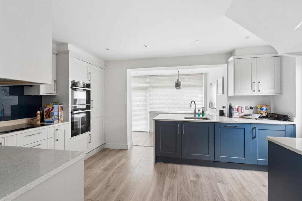 House in Hertsmere, Hertfordshire - View 2