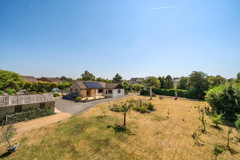 3-bed detached on Highworth Road, Faringdon, SN7, £650,000