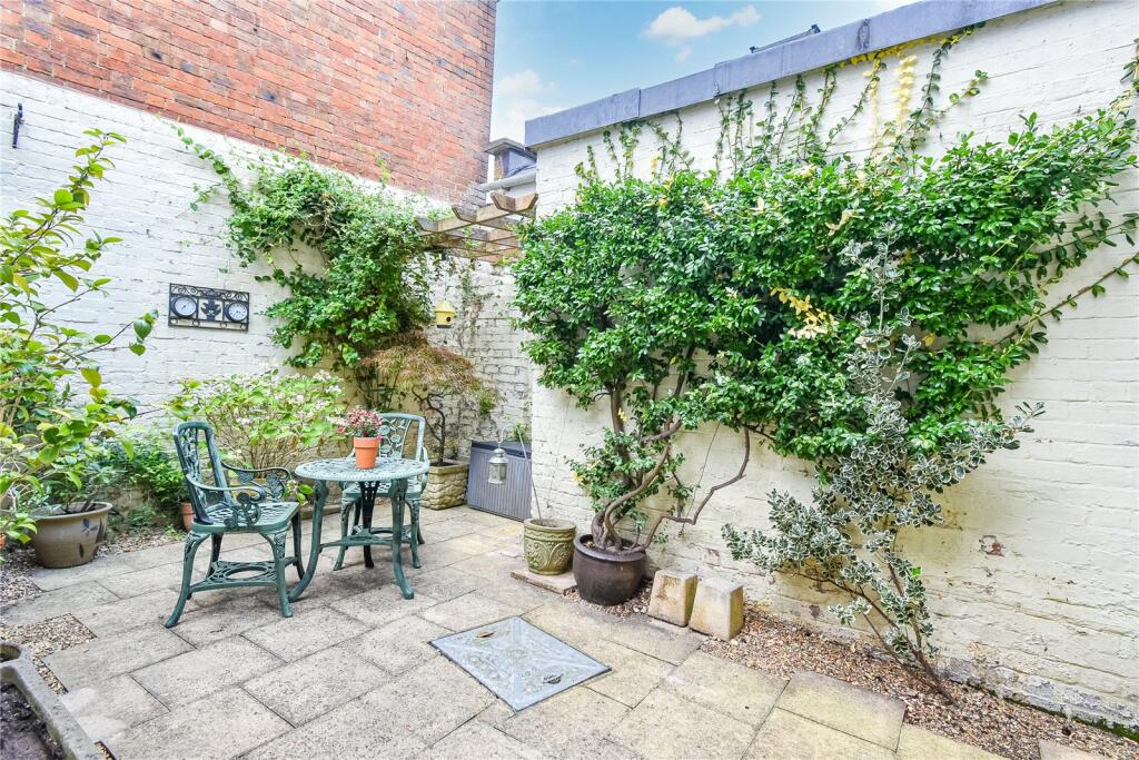 Long Street, Devizes, Wiltshire, SN10 photo 2