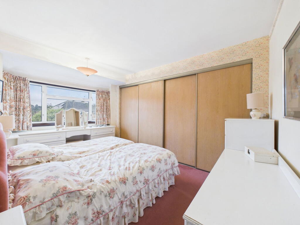 Churchill Avenue, Horsham - More