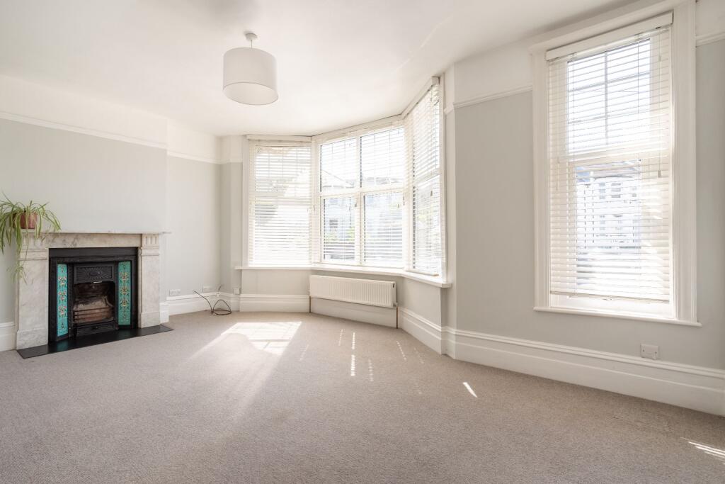Apartment in Brighton, Withdean - More