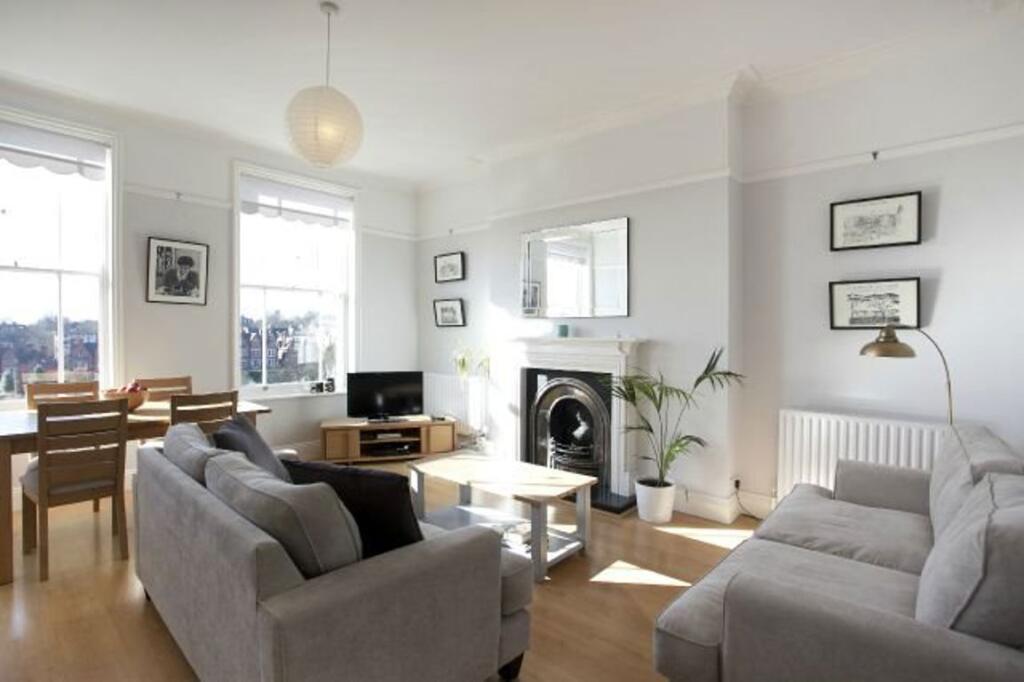 Main image of property: Nottingham, NG7, The Park - P2034