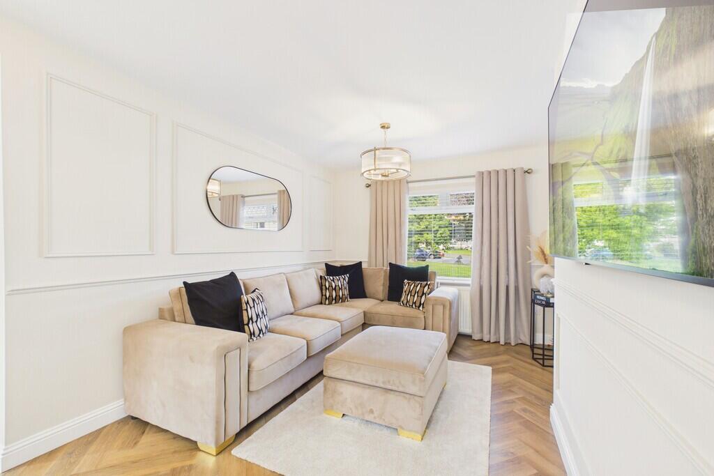 House in Glasgow, West Dunbartonshire - More