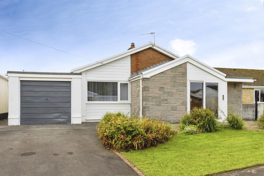 Main image of property: Glan Yr Ystrad, Ferryside, Carmarthenshire, SA17