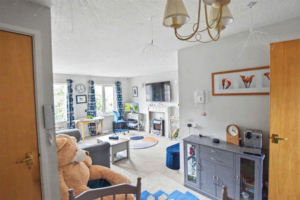 Adams Way, Alton, Hampshire, GU34 2UY photo 3