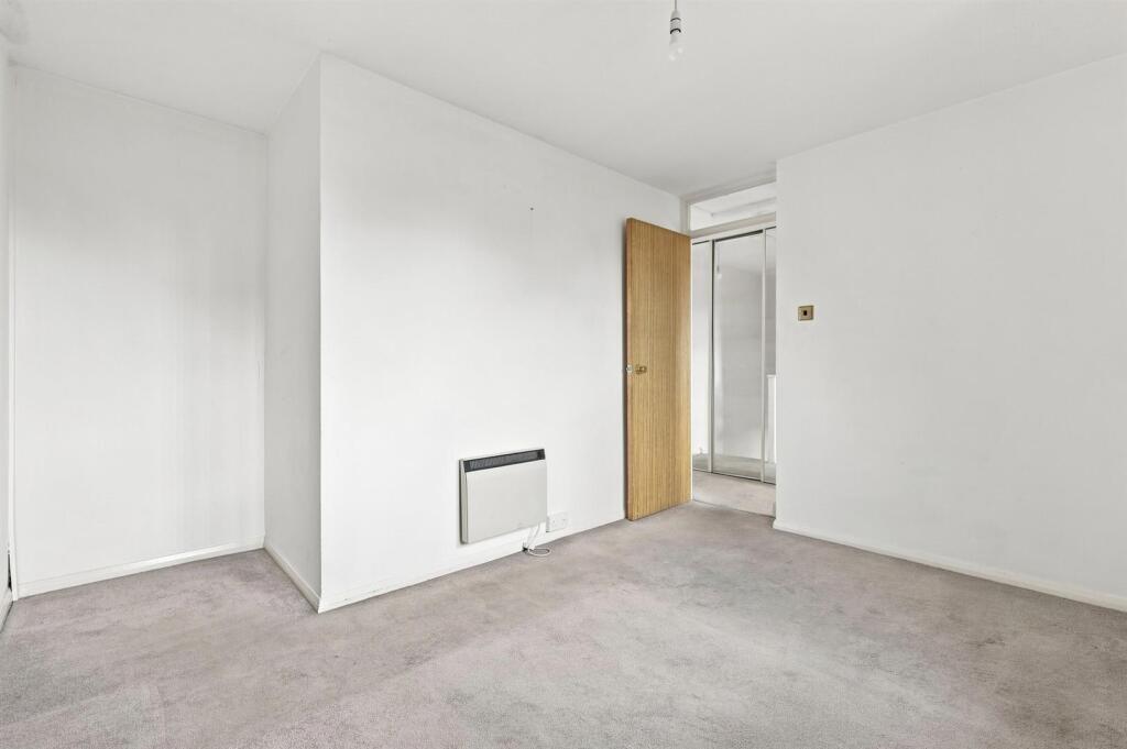 House in Basildon, Billericay - More