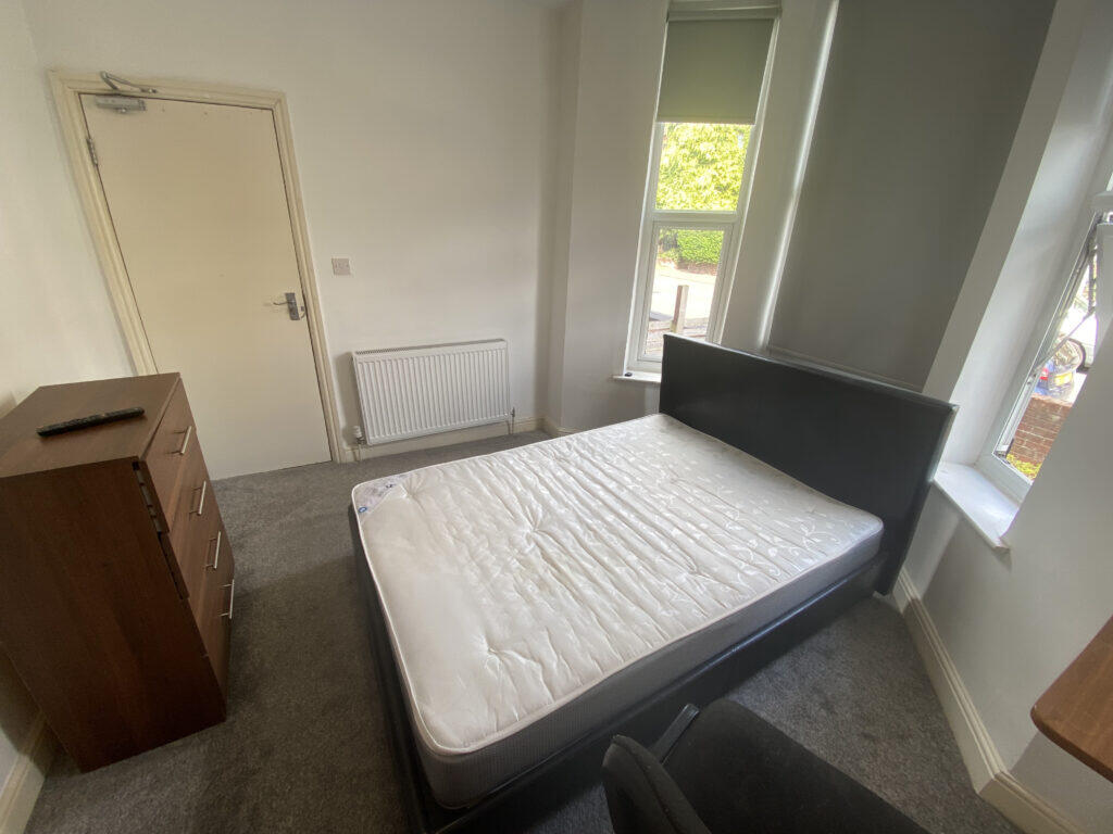 6 bedroom terraced house for rent