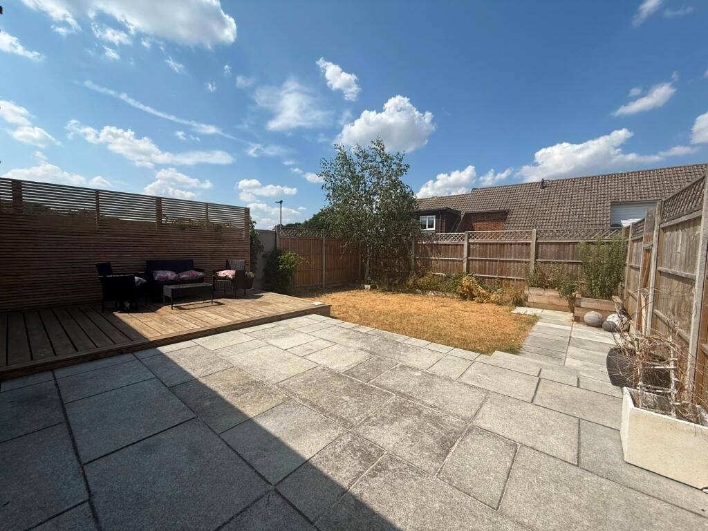 House in Bracknell - More