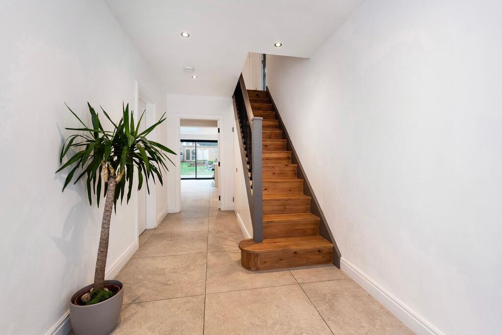 House in London - View 3