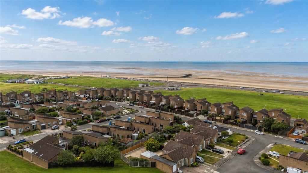 Apartment in Wirral, Liverpool City Region - View 3