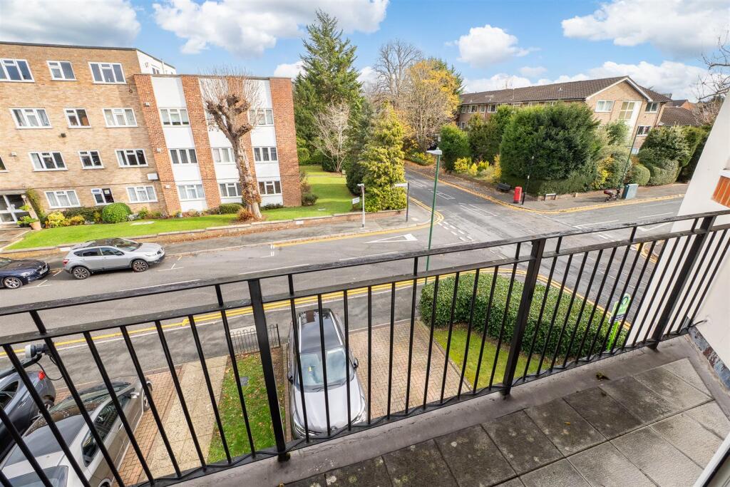 Apartment in Sutton - View 4