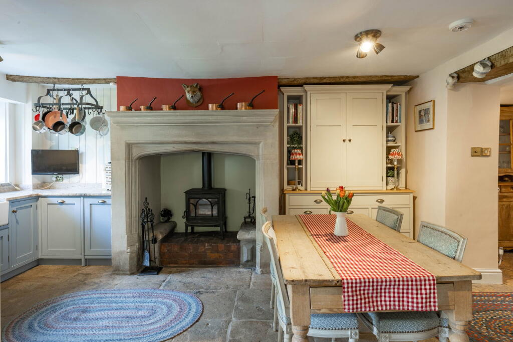 Shurnhold, Melksham, SN12 8DG photo 4