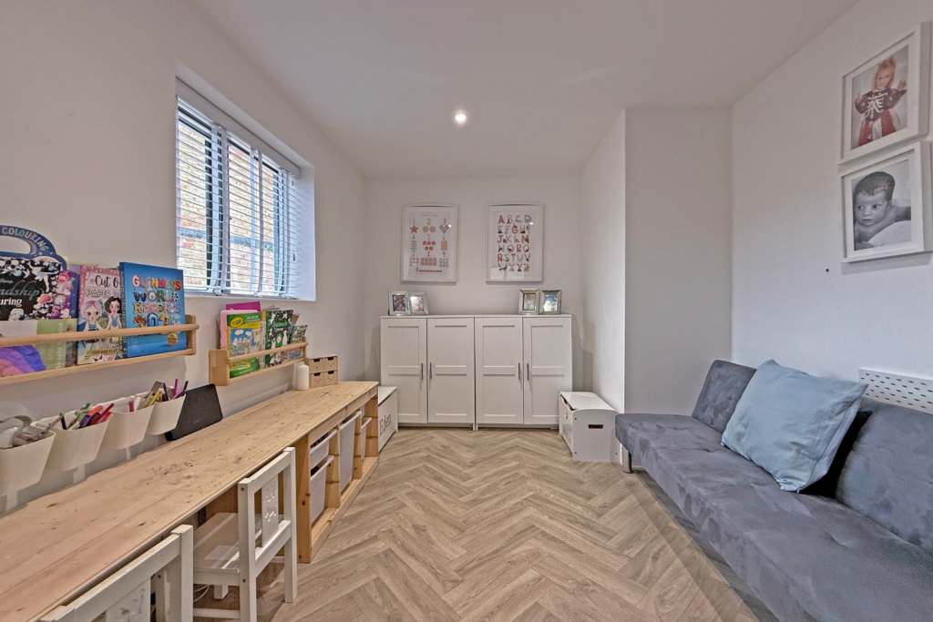 House in Finchampstead - More