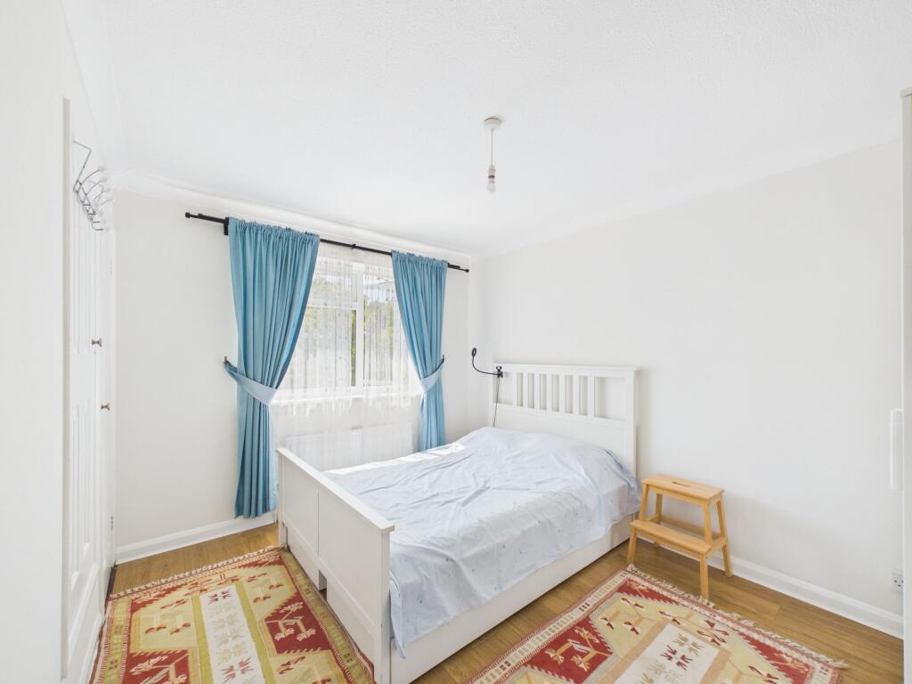 House in Reading, Lower Earley, Earley - View 4