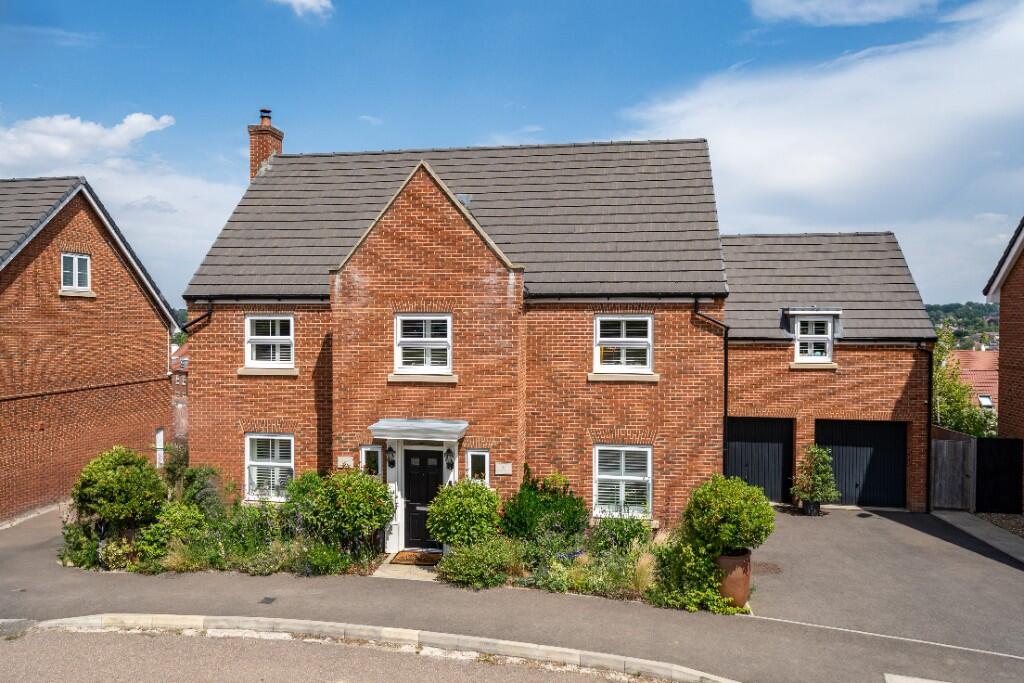 5-bed detached on Linnet Road, Apsley, Hemel Hempstead, Hertfordshire, HP3, £950,000