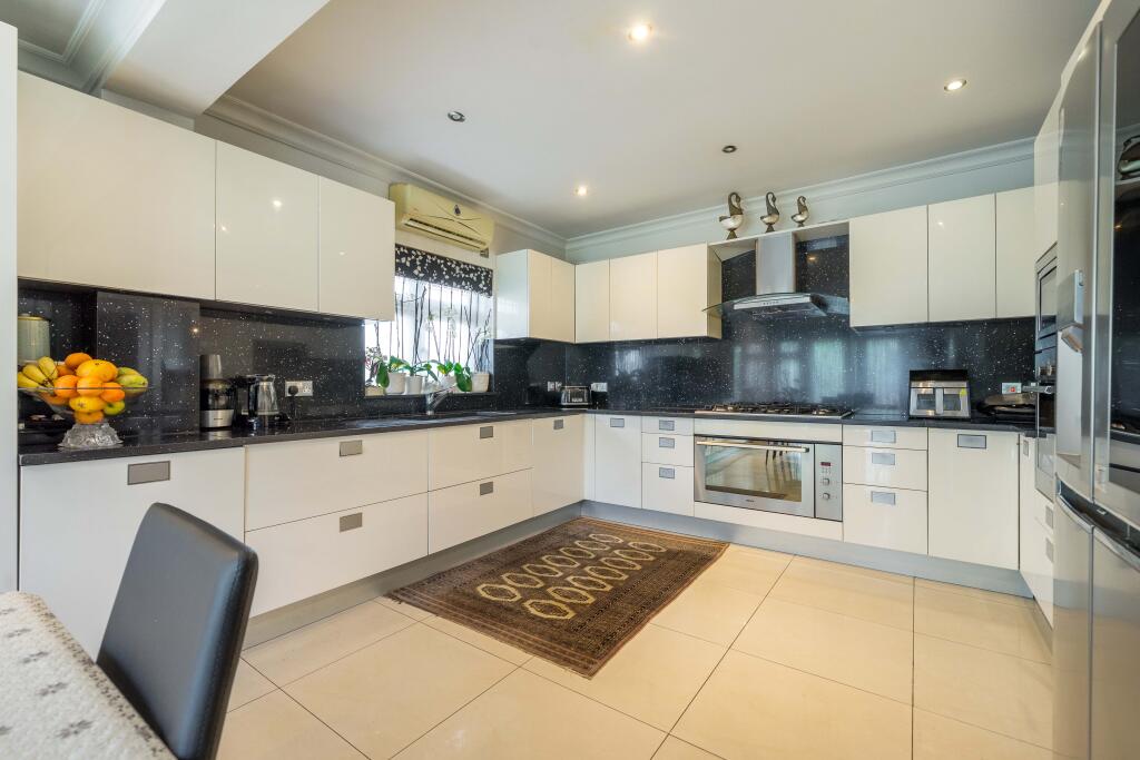 House in London, Park Royal - View 4