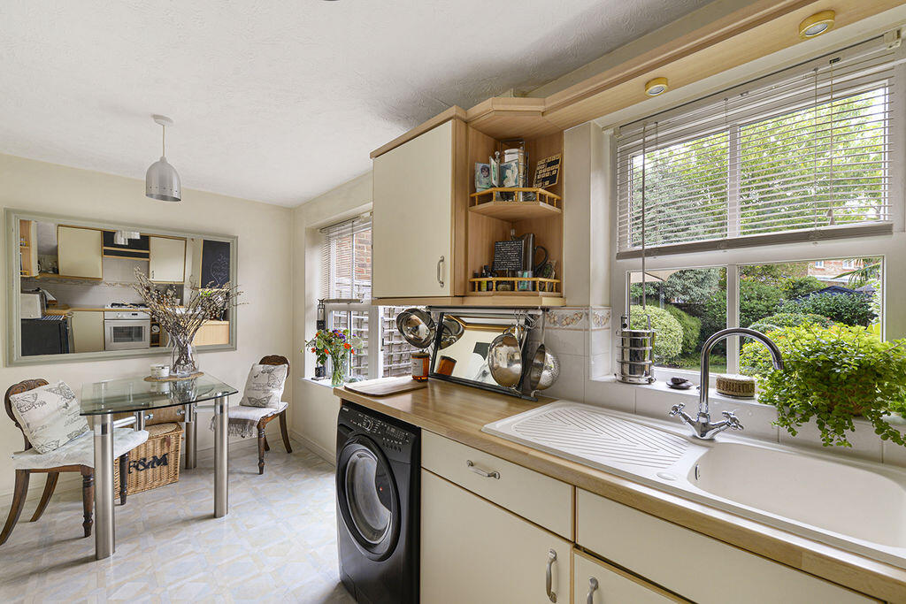 House in Tunbridge Wells, Paddock Wood - View 5