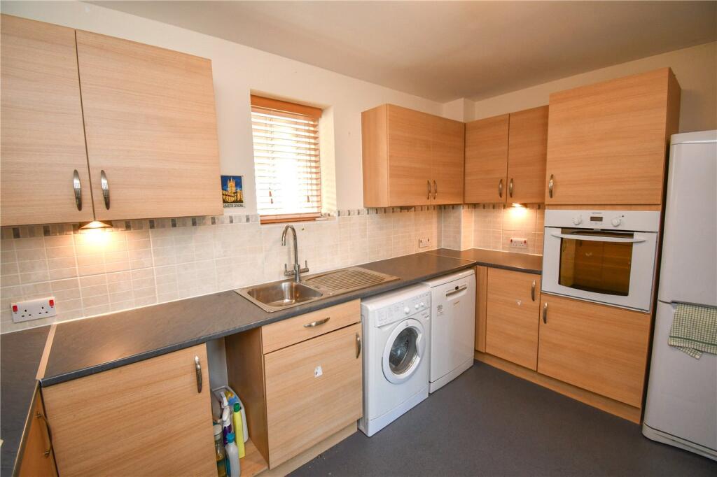 Apartment in Ellesmere Port, Whitby - View 4