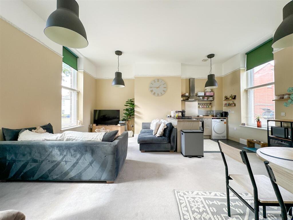 Apartment in Stoke-on-Trent - View 5