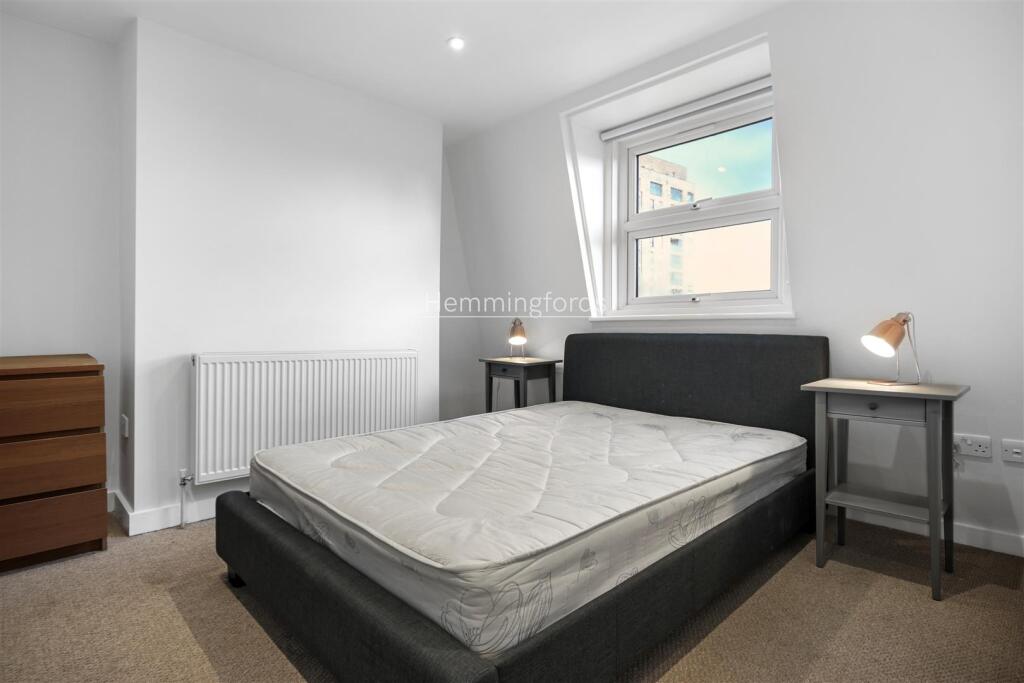 Apartment in London - More