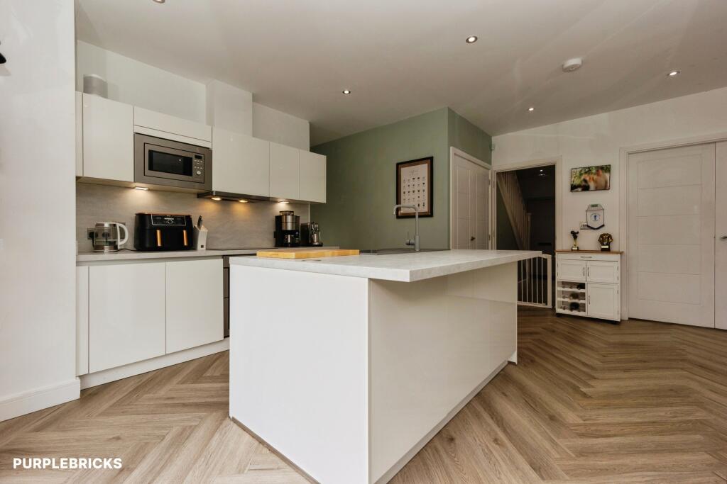 House in Tameside, Mossley - View 4
