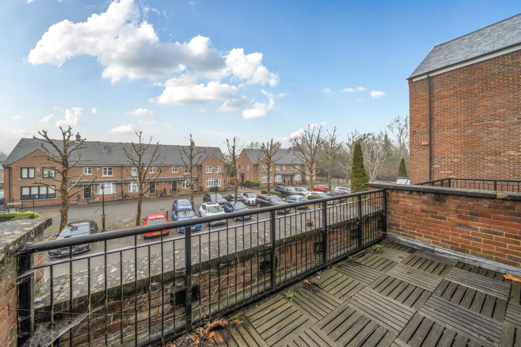 Linden Square, Harefield, Uxbridge photo 5