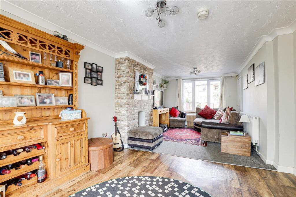 Mildenhall Crescent, Nottingham, NG5 photo 2