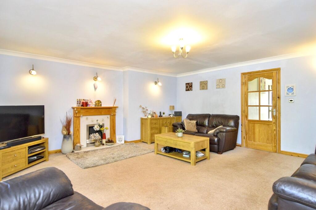 St. Marys Close, Albrighton, WV7 photo 2
