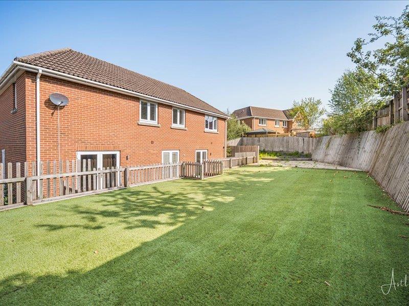 House in Neath - View 5