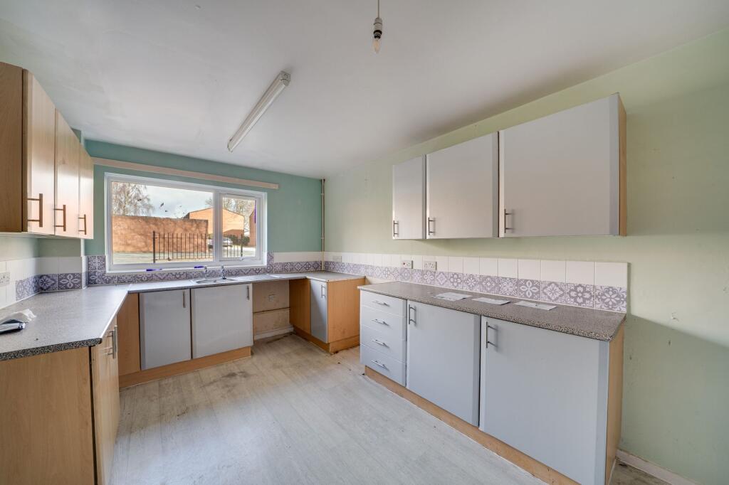 87, Burtondale, Telford, TF3 photo 3