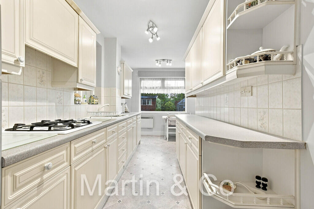 House in Sutton - View 4