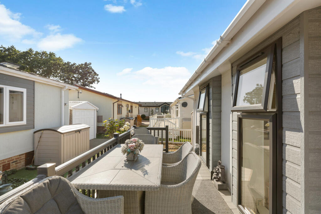 House in Rochford, Hullbridge - View 4
