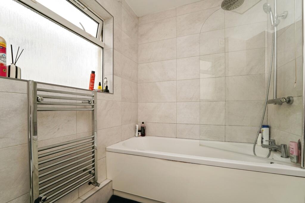 Apartment in Gloucester - More