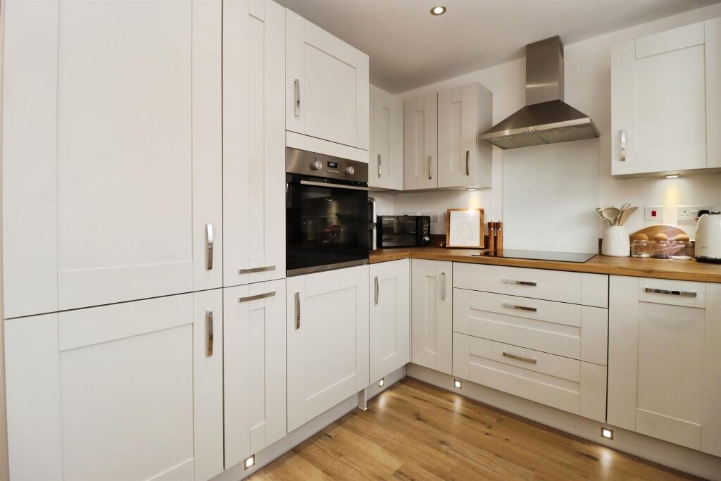 Eleanor Drive, Wellingborough photo 4
