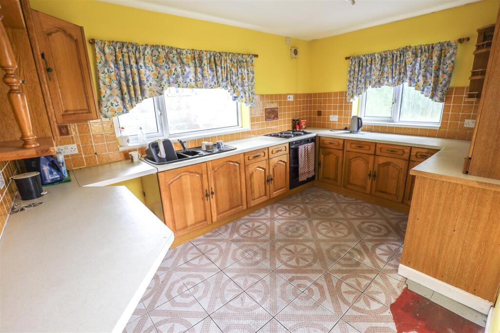 House in Cardiff, Wick - View 5