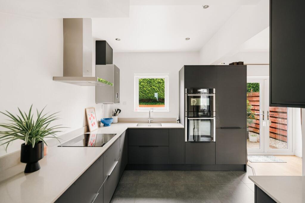 House in Glasgow, East Dunbartonshire - More