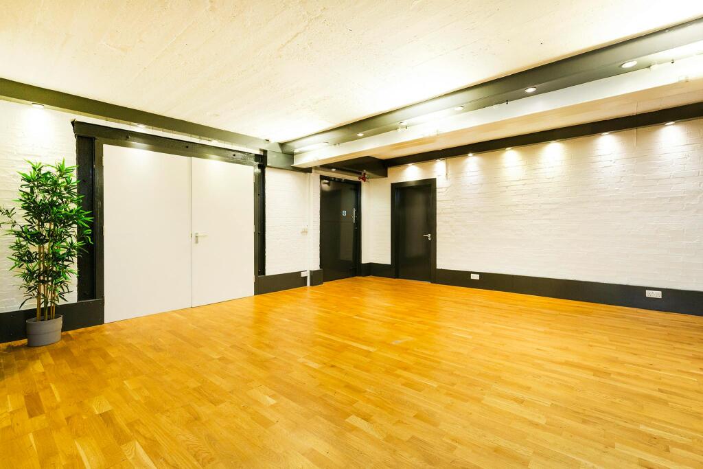 Canonbury Yard 8.jpg