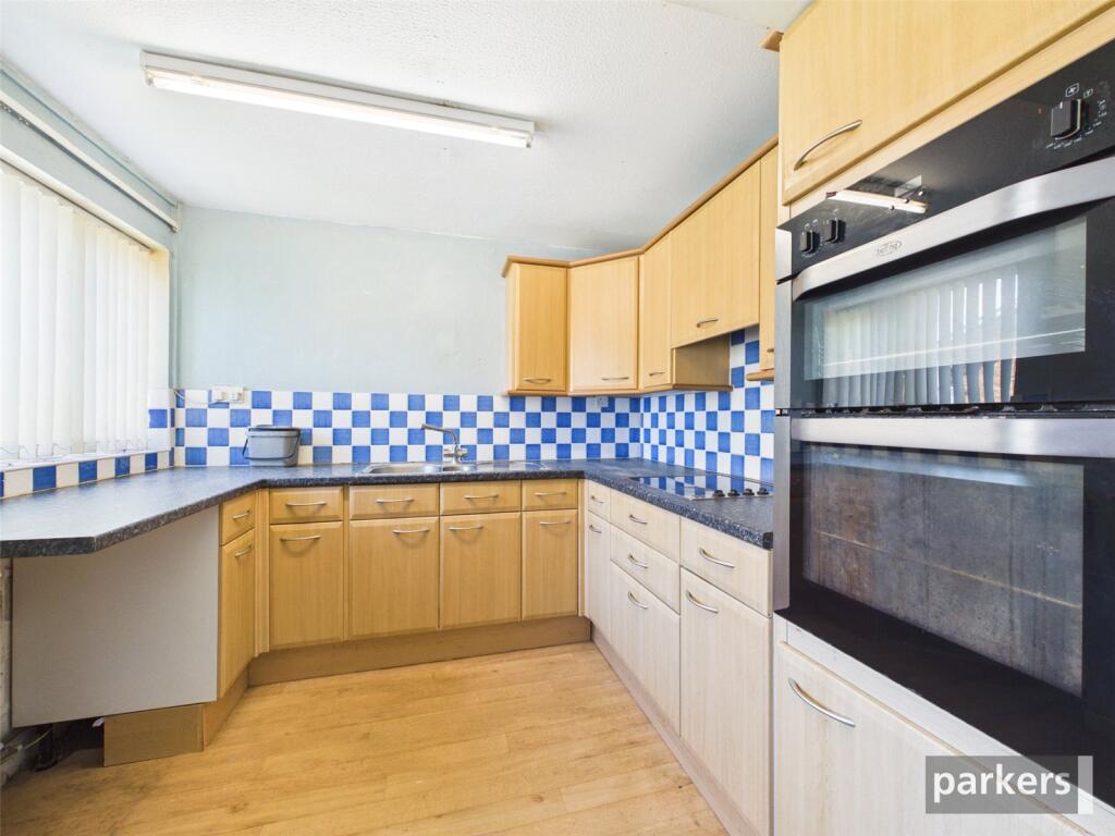 Odiham Avenue, Caversham, Reading, Berkshire, RG4 photo 2