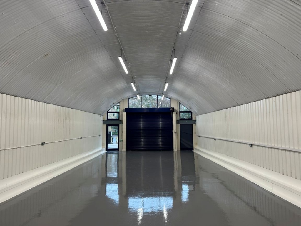 An empty arch with white lining