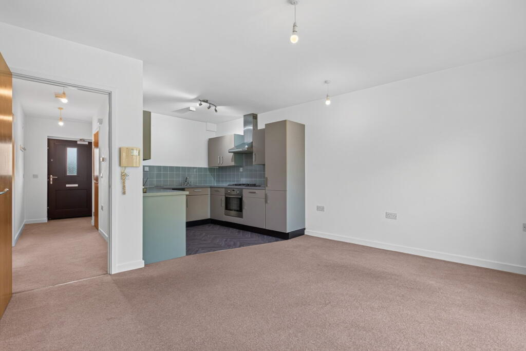 Apartment in Kettering, North Northamptonshire - View 6