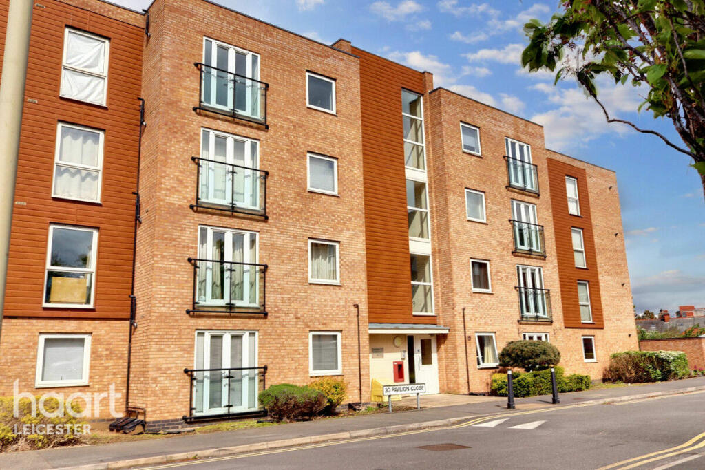2-bed flat on Pavilion Close, Leicester, £145,000