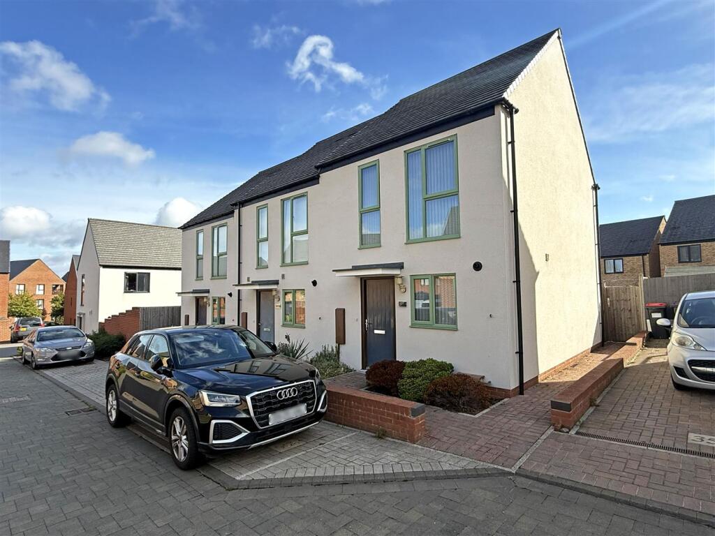 2-bed terraced on Oak Trees Avenue, Ketley, Telford, £180,000