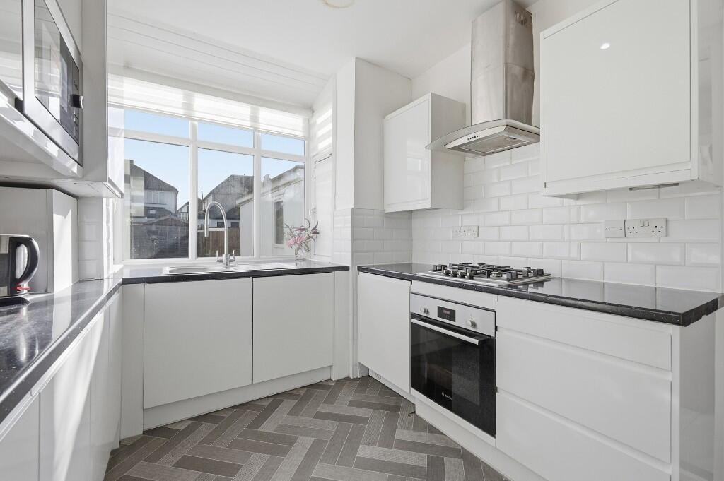 House in London, Royal Borough of Kingston upon Thames - View 5