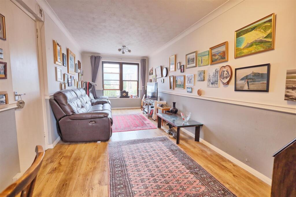 Apartment in East Hertfordshire, Ware - View 5