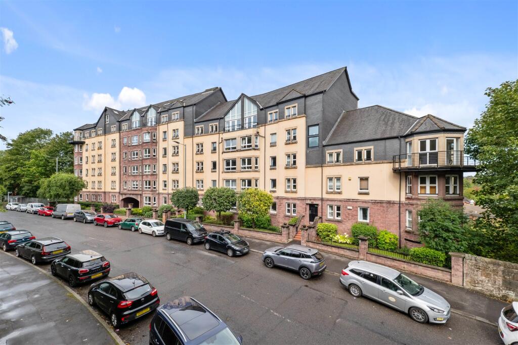 Main image of property: 3/1 170 Crow Road, Broomhill, G11 7JS