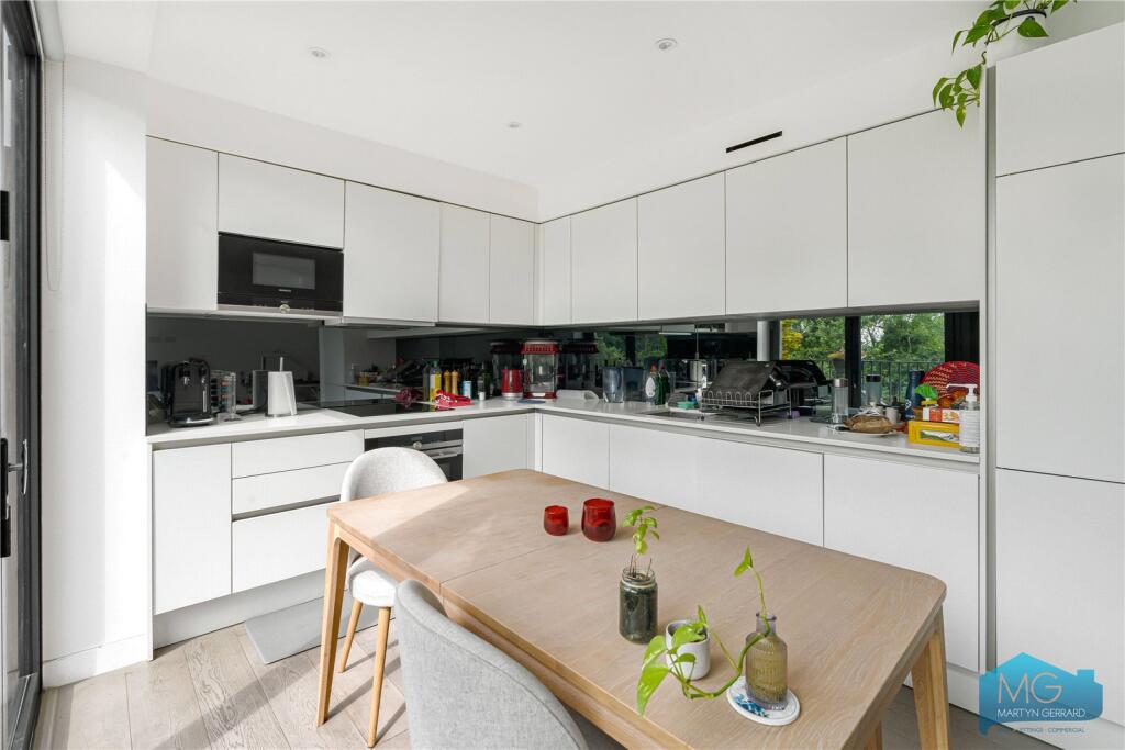 Pinnacle Close, London, N10 - View 5