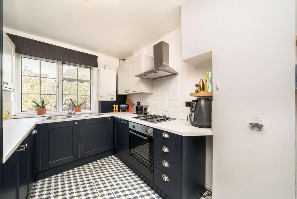 Apartment in London - View 3