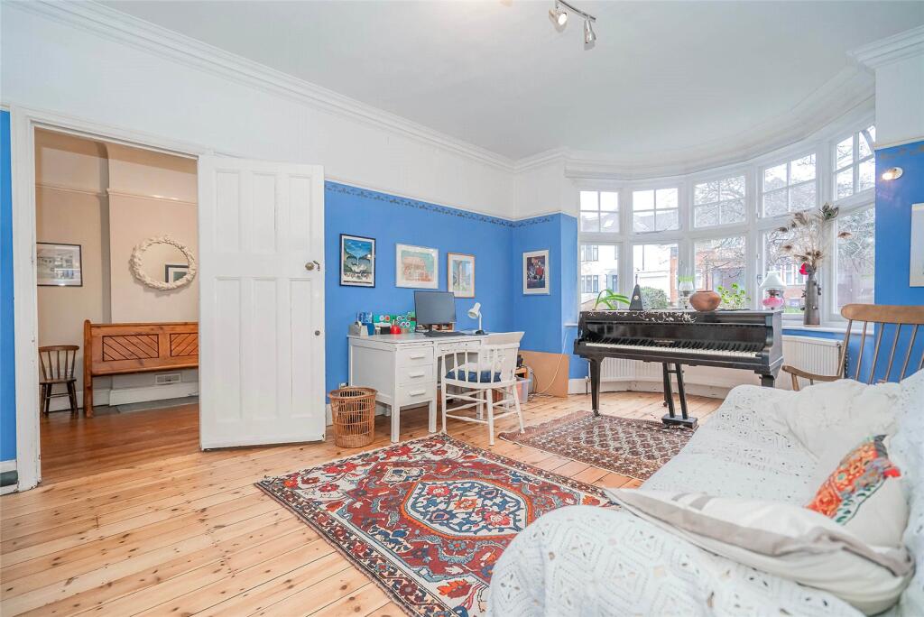 Woodside Avenue, Highgate, London, N6 - View 3